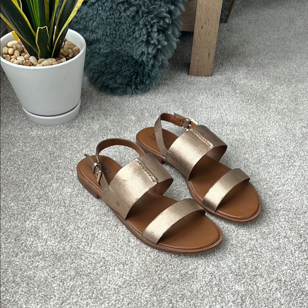 Naturalizer Gold Leather Sandals Size 10 Flat Open-Toe Design Fairfax